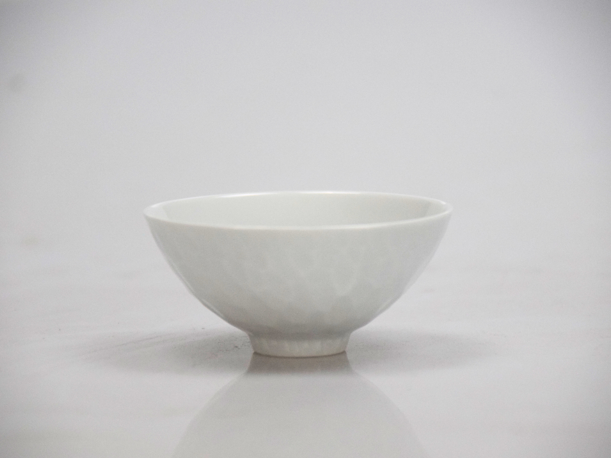 有田焼 白磁槌目(石灰) 平盃(深) – SAGA COLLECTIVE 有田焼 白磁槌目(石灰) 平盃(深) – SAGA COLLECTIVE