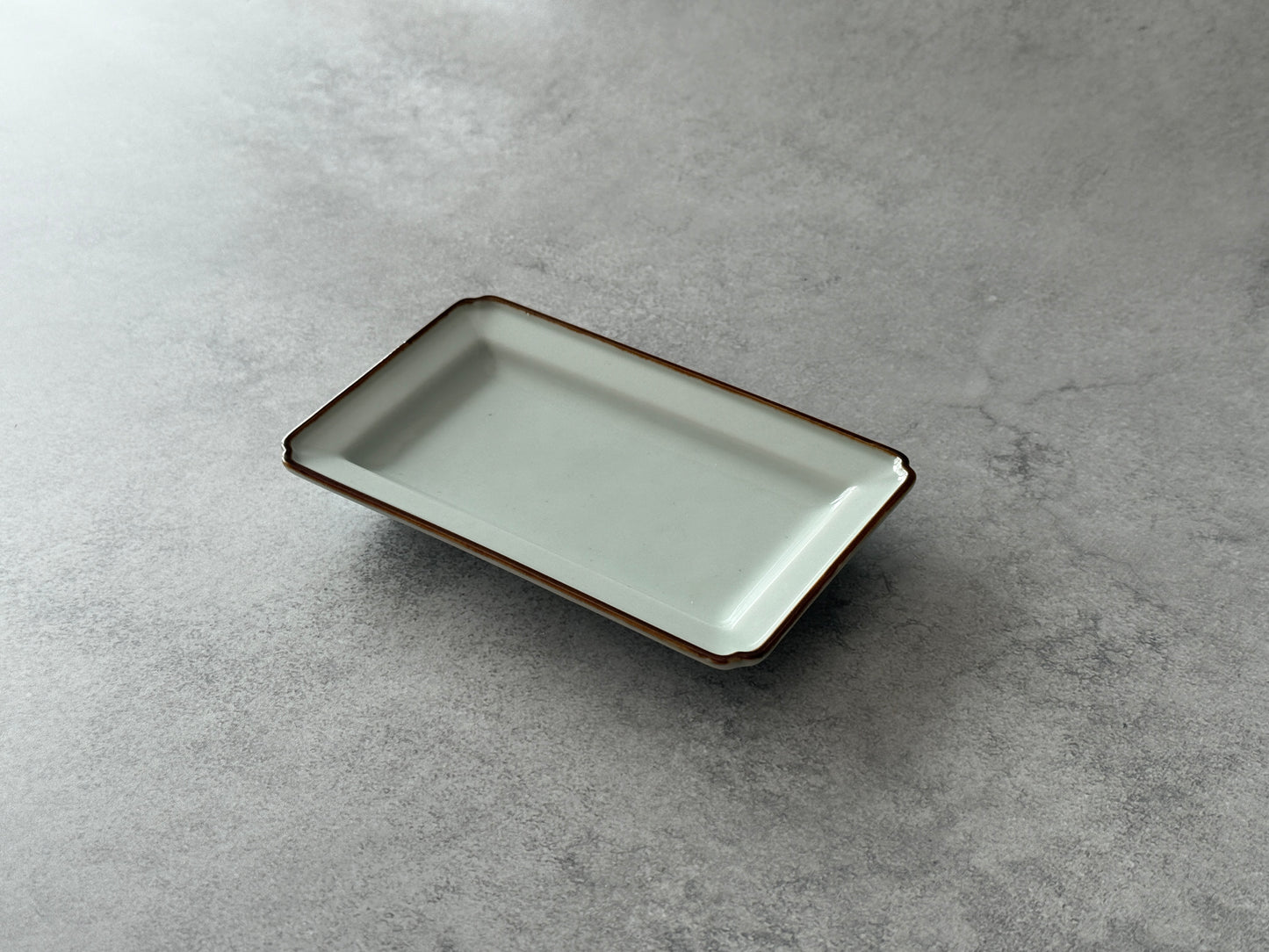 海苔皿 渕錆白磁