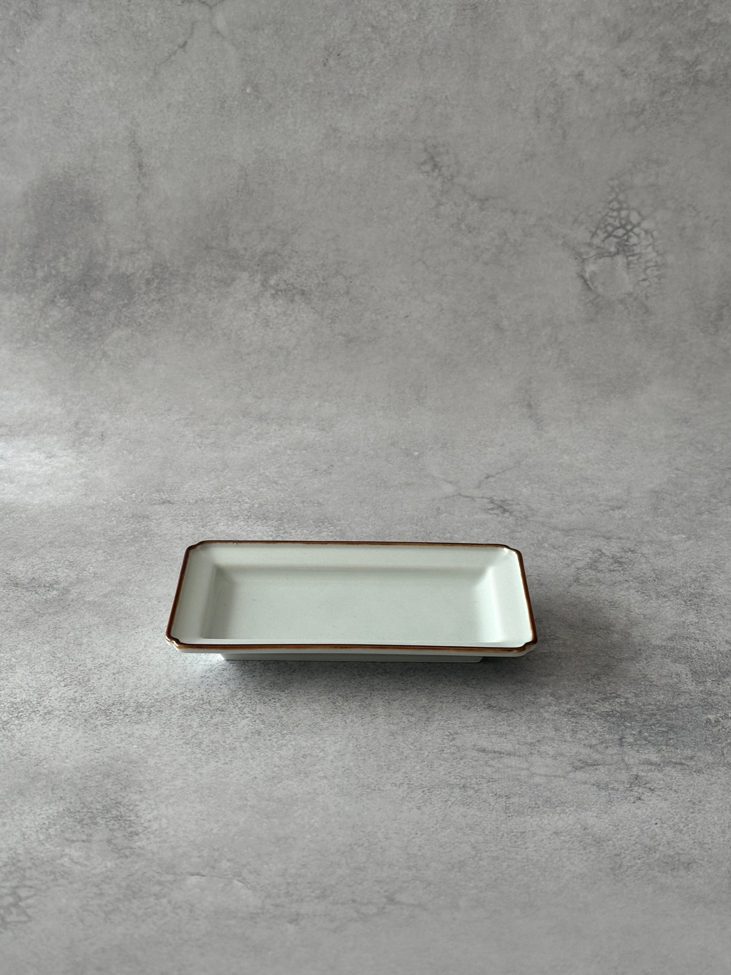 海苔皿 渕錆白磁