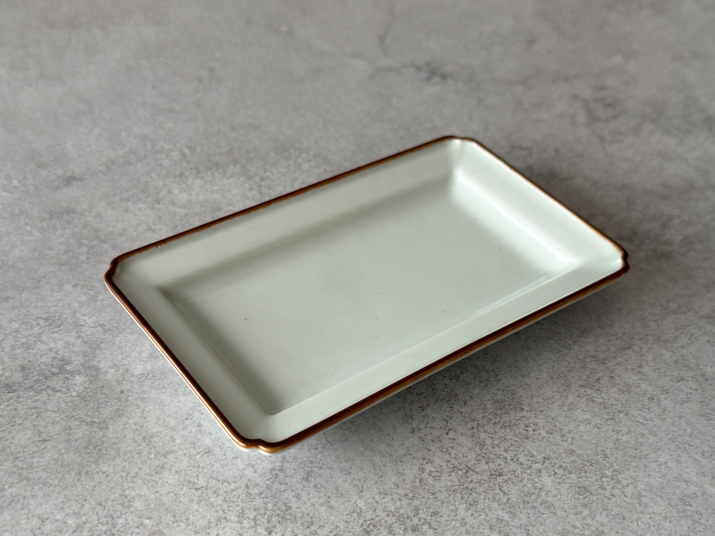 海苔皿 渕錆白磁